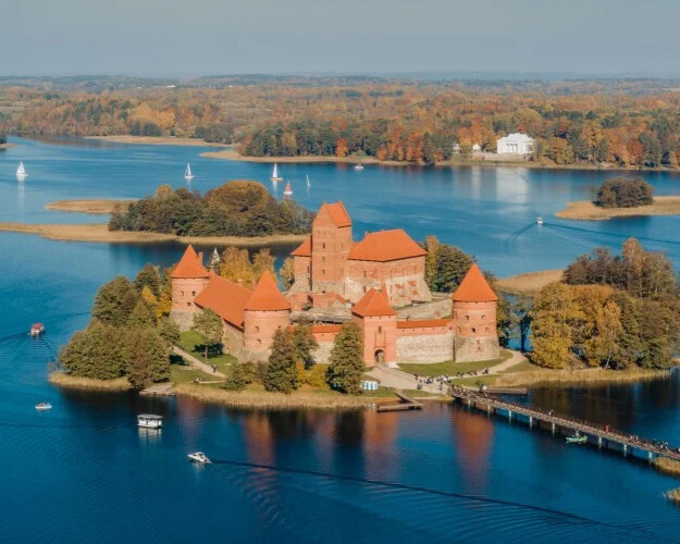 A bird's-eye view of a castle in the middle of a lake.